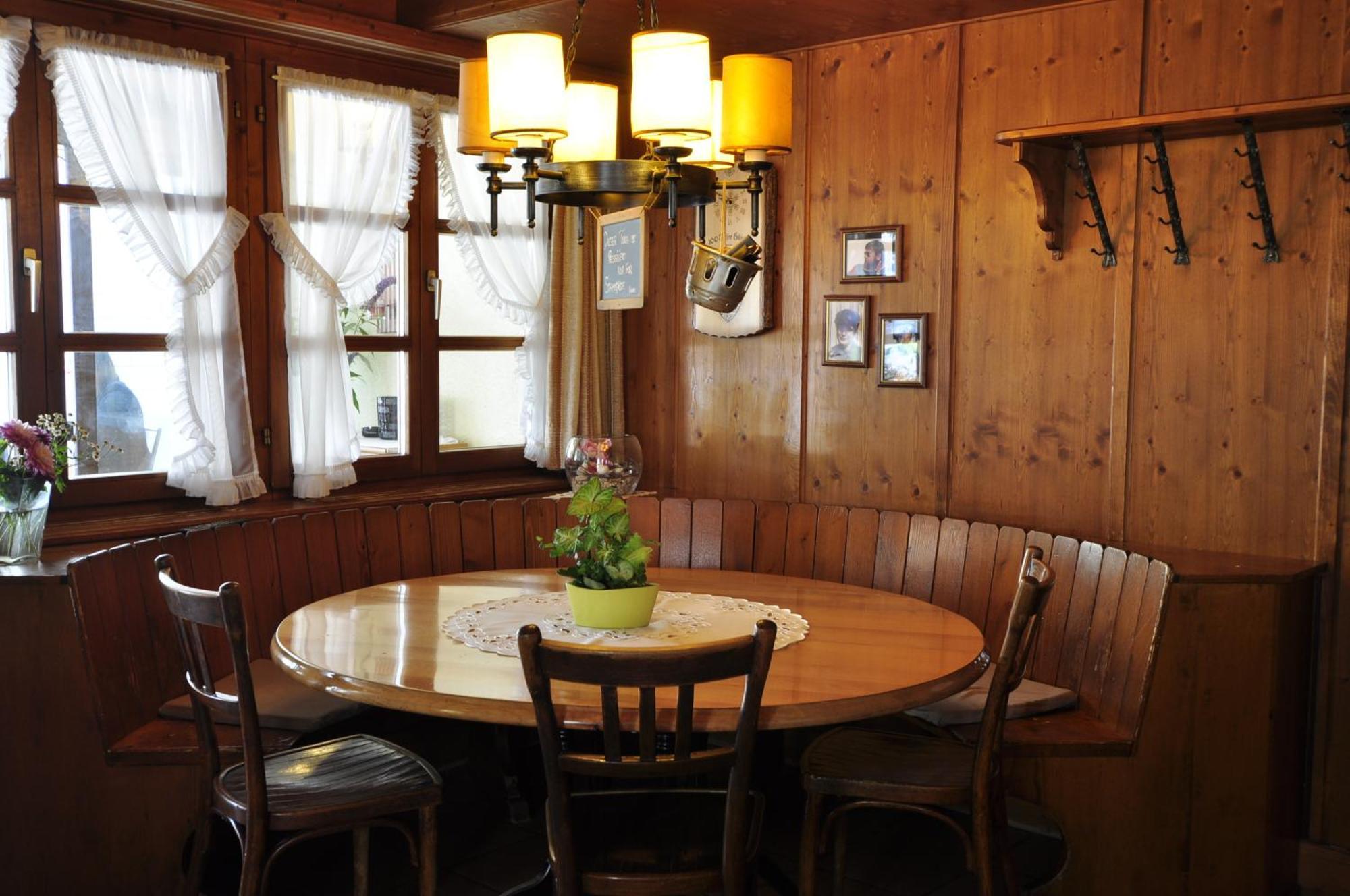 Gasthaus Skiklub Andermatt Exteriör bild